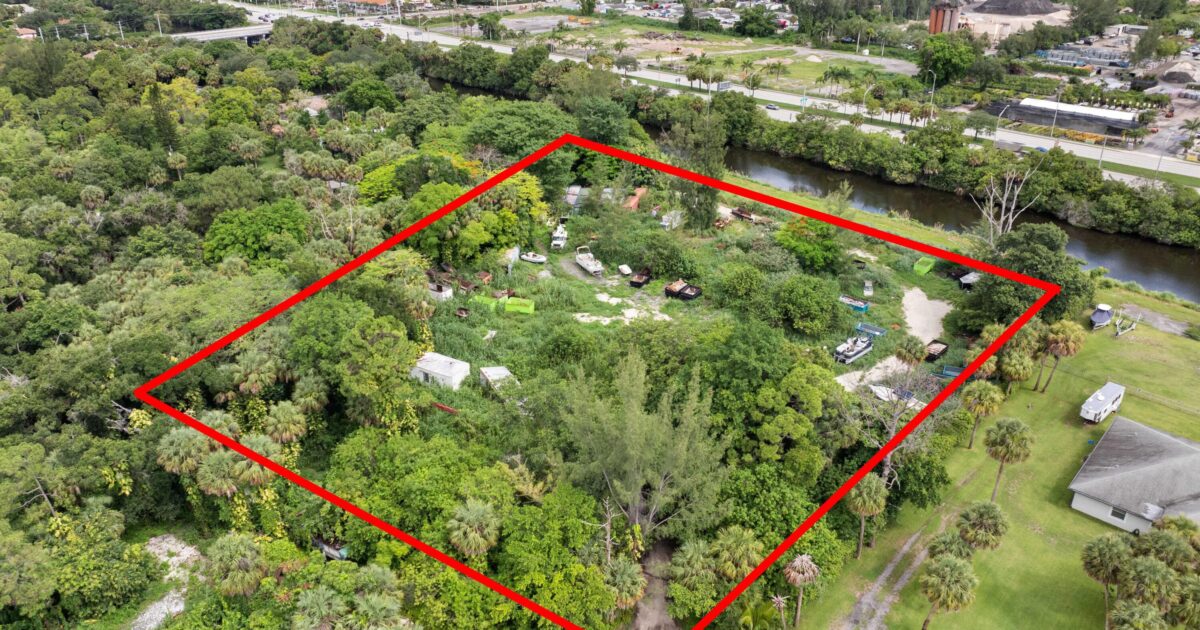69 Armadillo Way, West Palm Beach, FL 33411