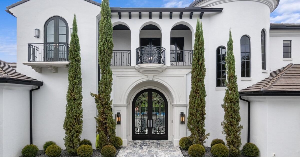 111 Via Palacio, Palm Beach Gardens, FL 33418