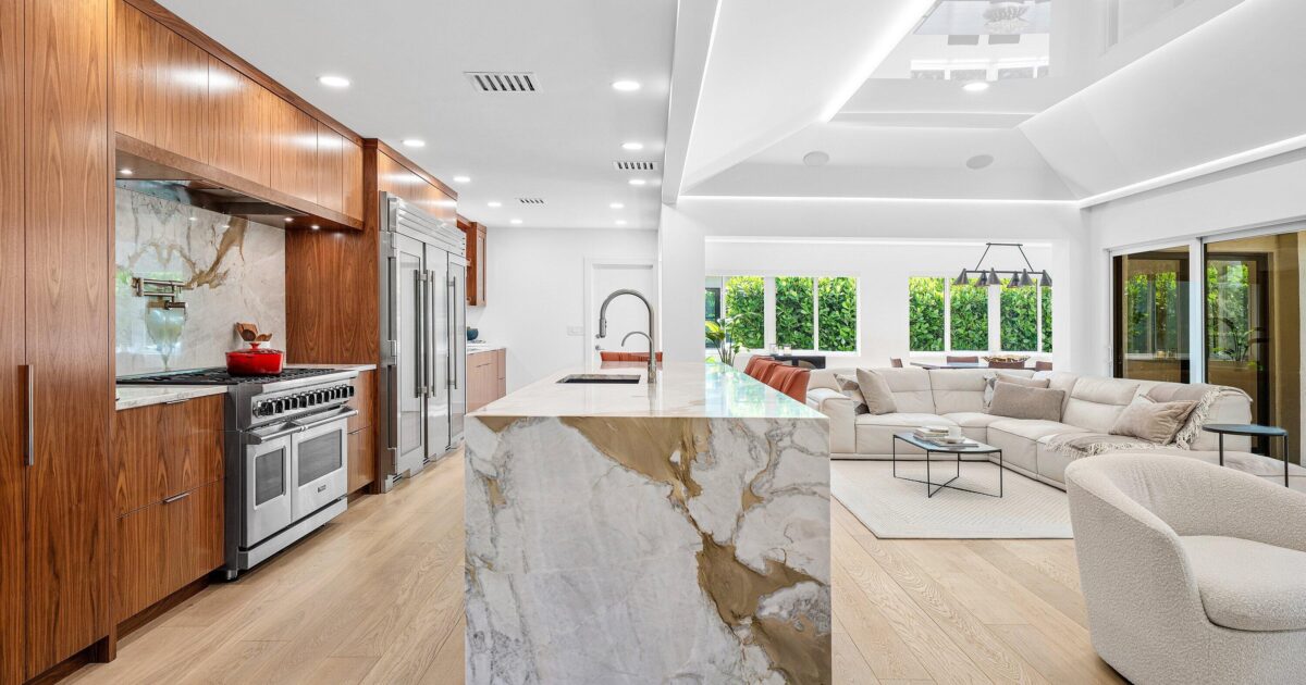 16 Little Pond Road, Manalapan, FL 33462