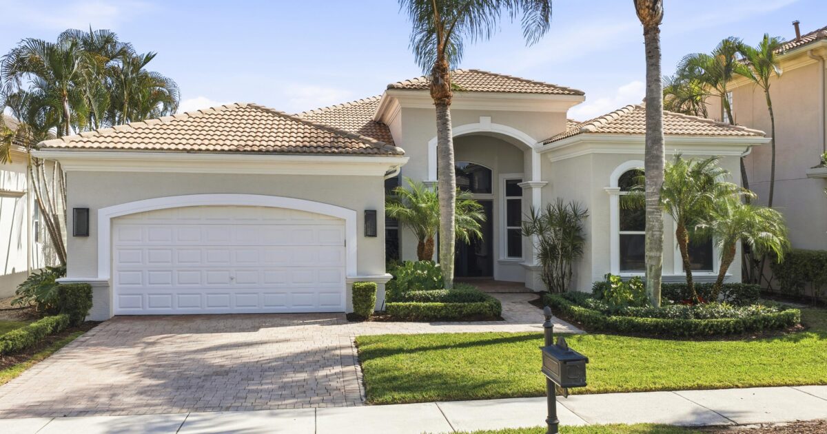 328 Vizcaya Drive, Palm Beach Gardens, FL 33418