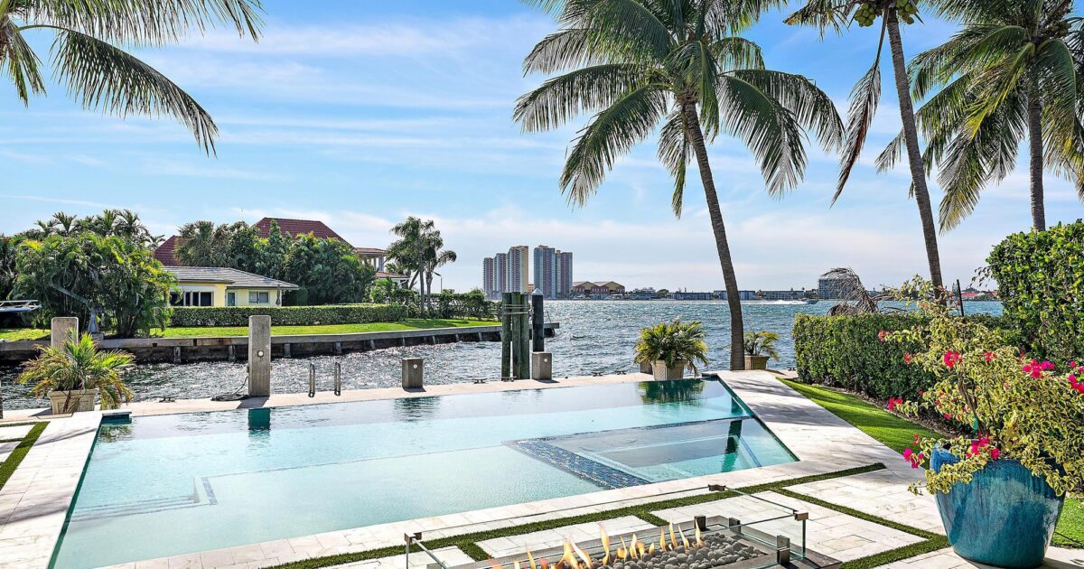 1021 Coral Way, Singer Island, FL 33404