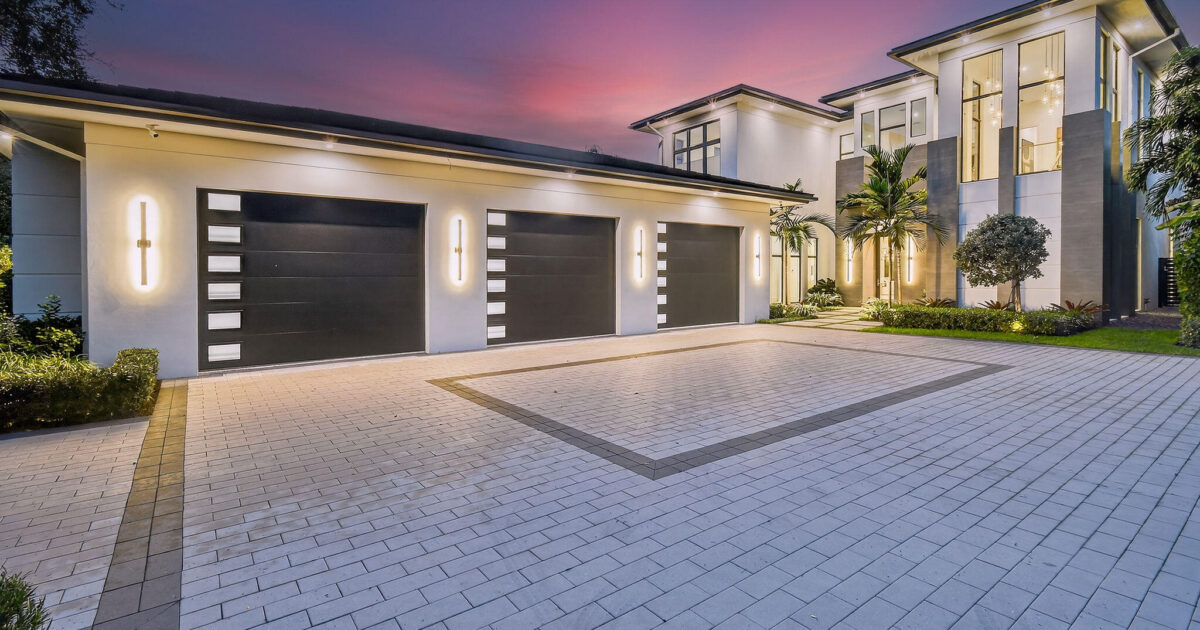 2085 Vitex Lane, North Palm Beach, FL 33408