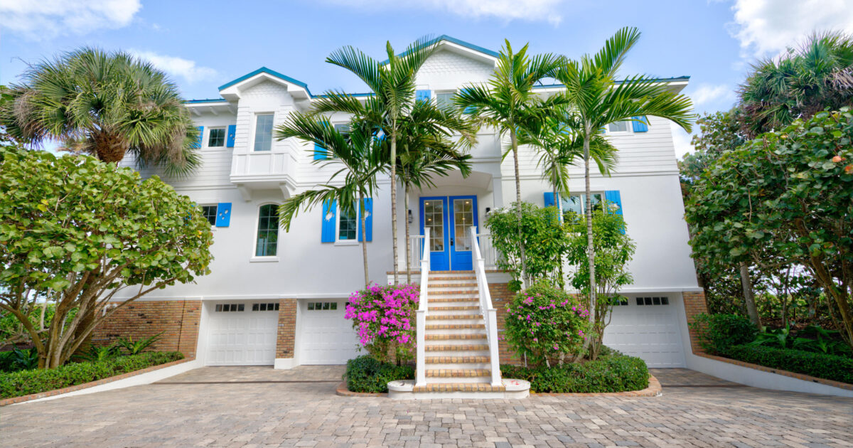 113 N Beach Road, Jupiter Island, FL 33455