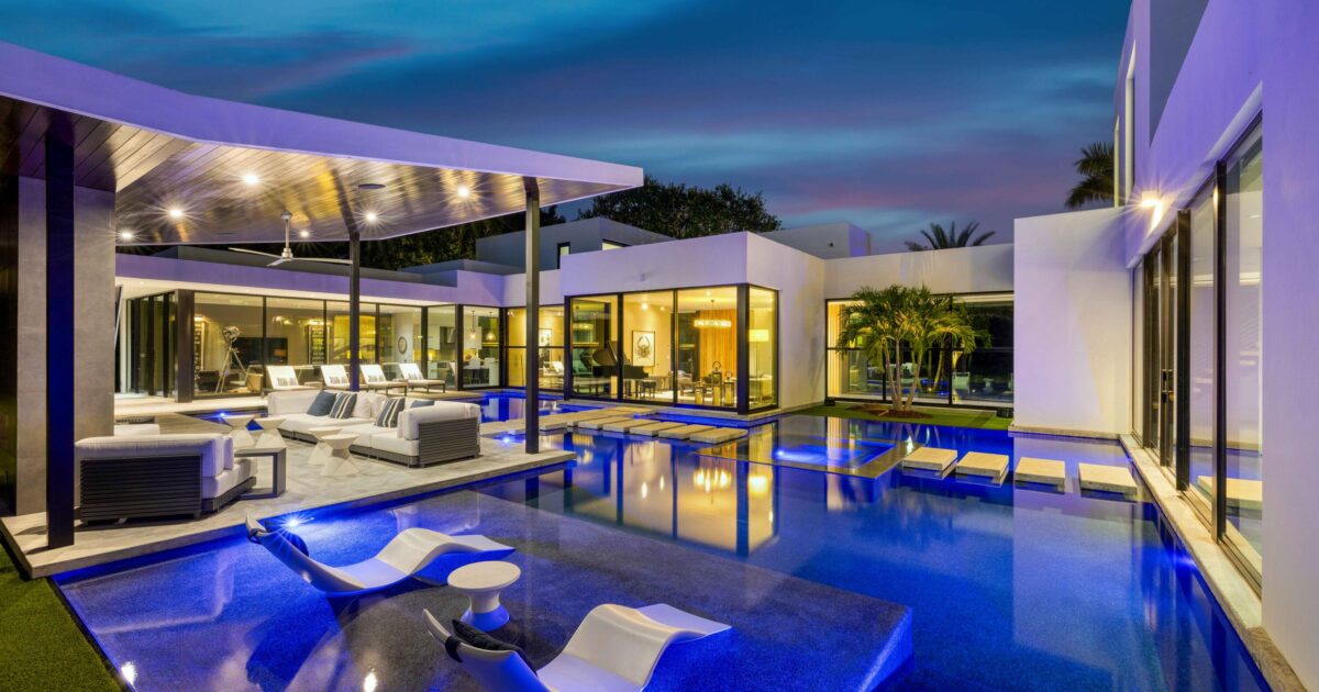 12 N Beach Road, Jupiter Island, FL 33455