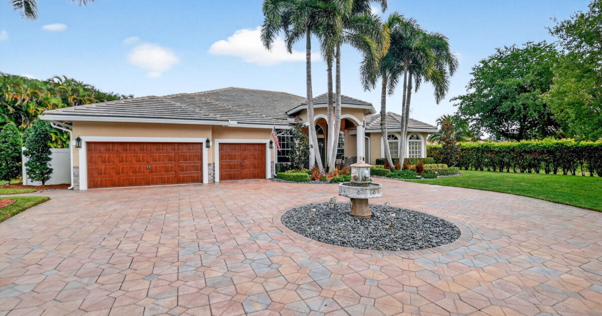 10305 Avenida Del Rio, Delray Beach, FL 33446