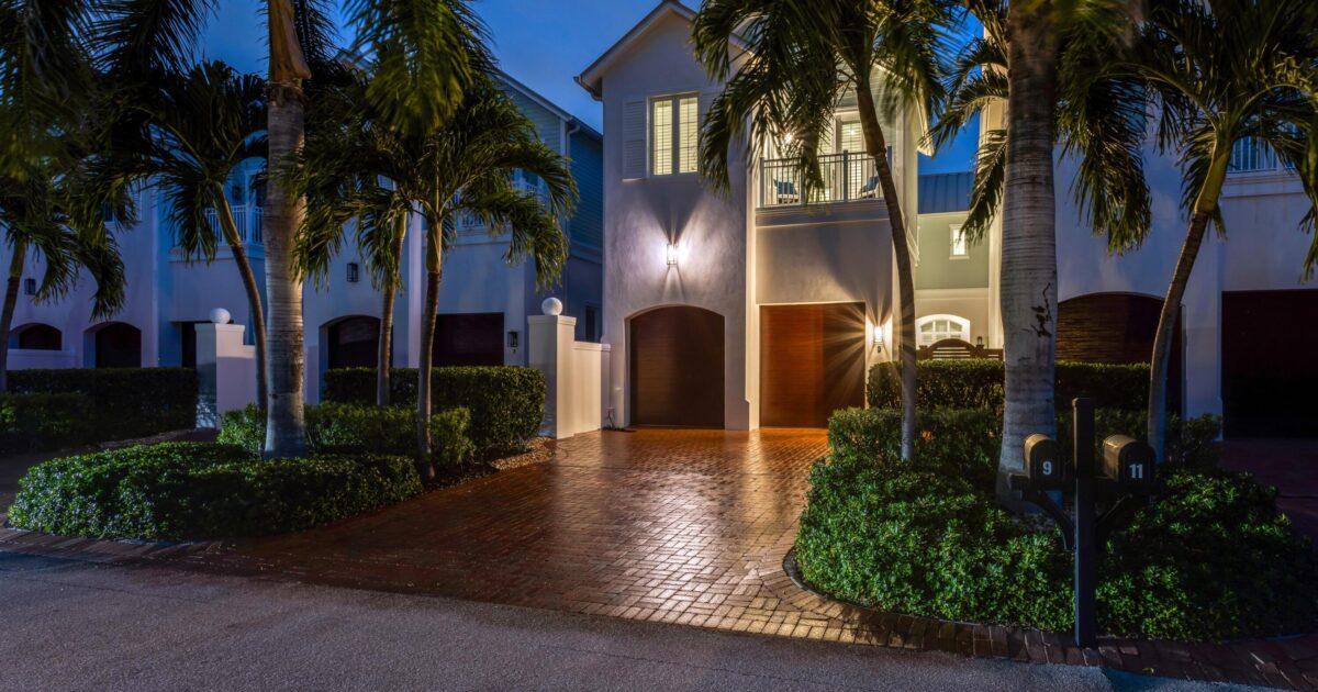 9 Adams Road, Ocean Ridge, FL 33435