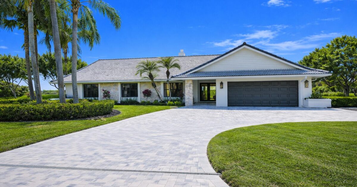 24 Dunbar Road, Palm Beach Gardens, FL 33418