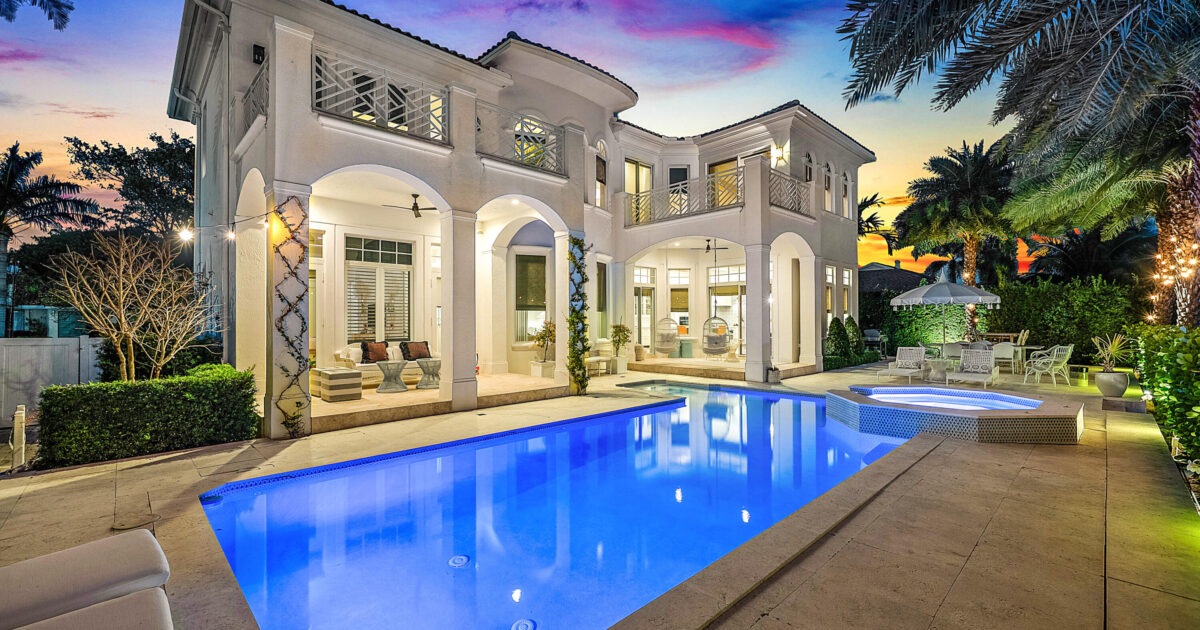 19 Harbour Drive N, Ocean Ridge, FL 33435