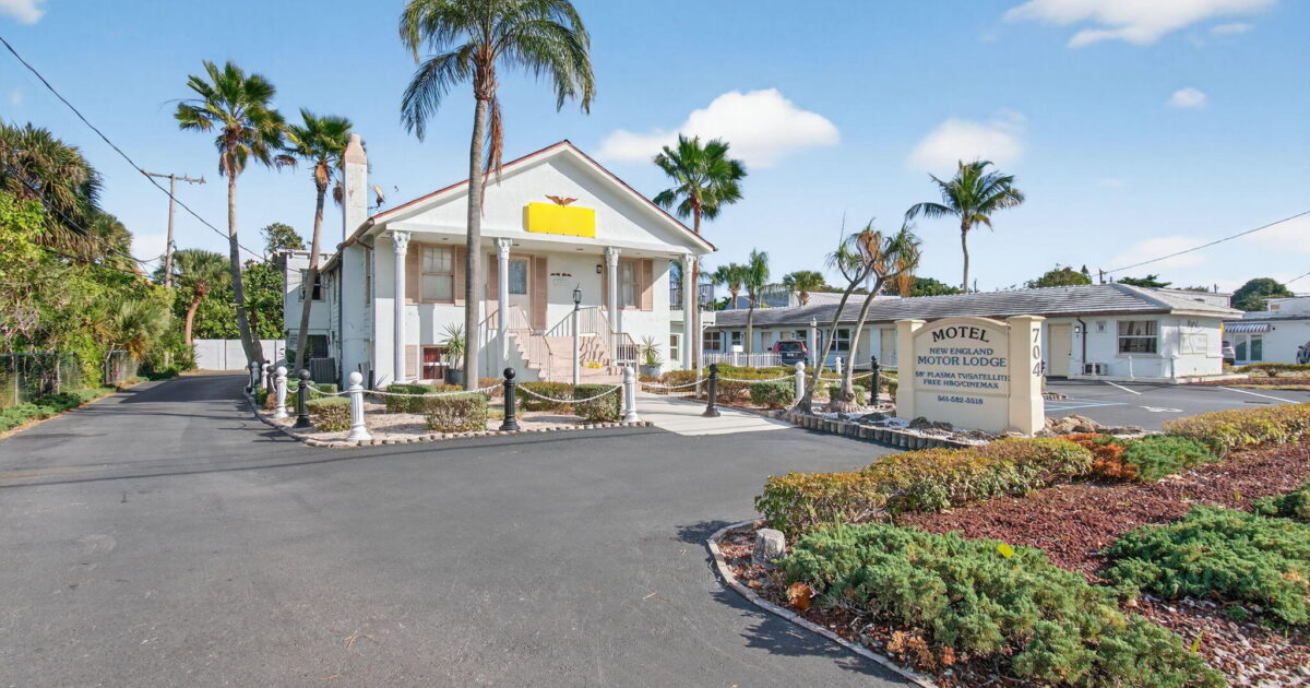 704 N Dixie Highway, Lantana, FL 33462