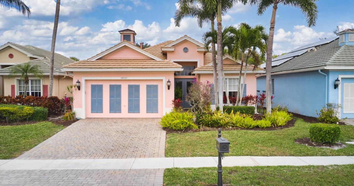 10525 La Strada, West Palm Beach | $539K Single Family Residence | Palm ...