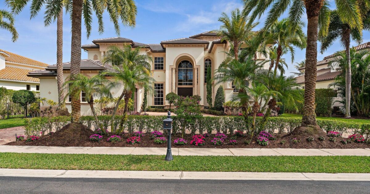 422 Savoie Drive, Palm Beach Gardens, FL 33410