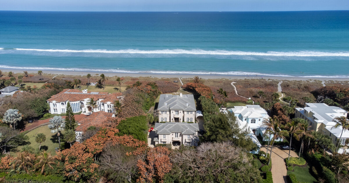 19 N Beach Road, Jupiter Island, FL 33455