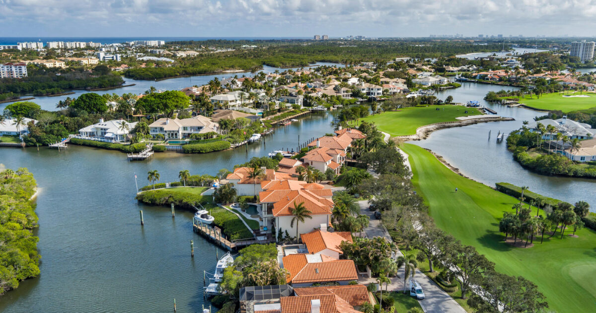 16904 S Passage S, Jupiter, FL 33477