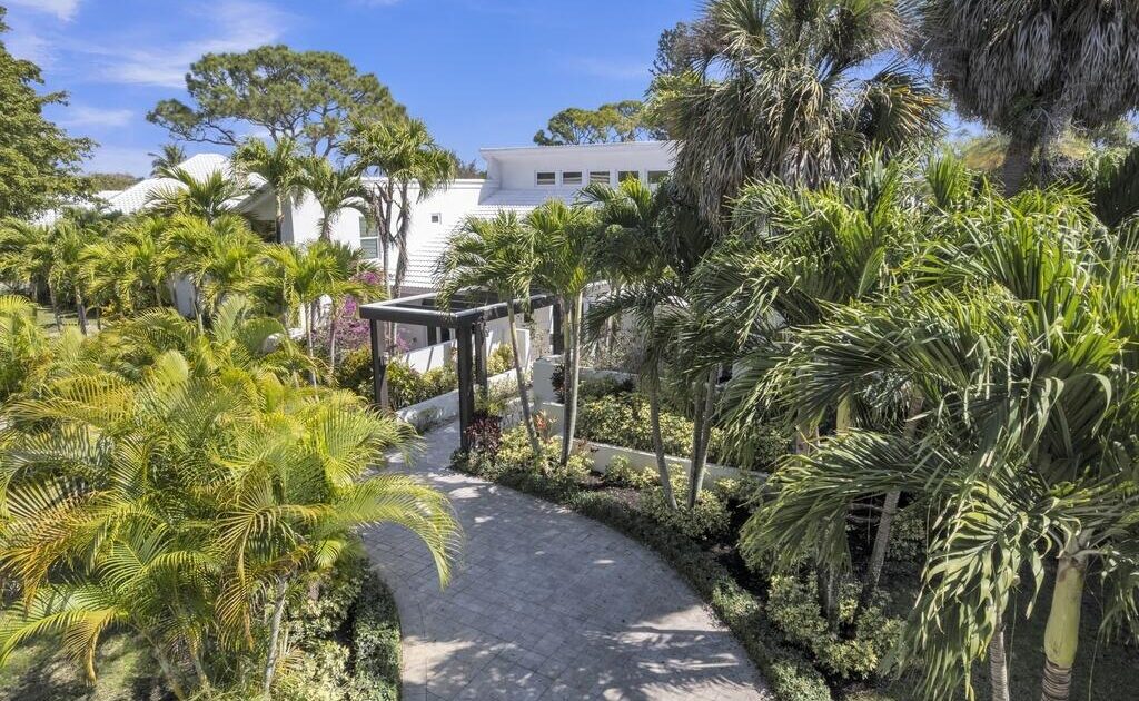 355 Oakview Drive, Delray Beach, FL 33445