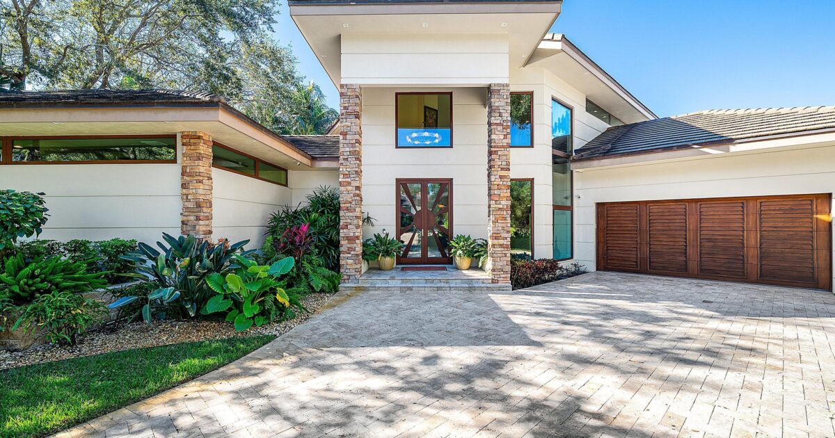 18163 SE Ridgeview Drive, Tequesta, FL 33469