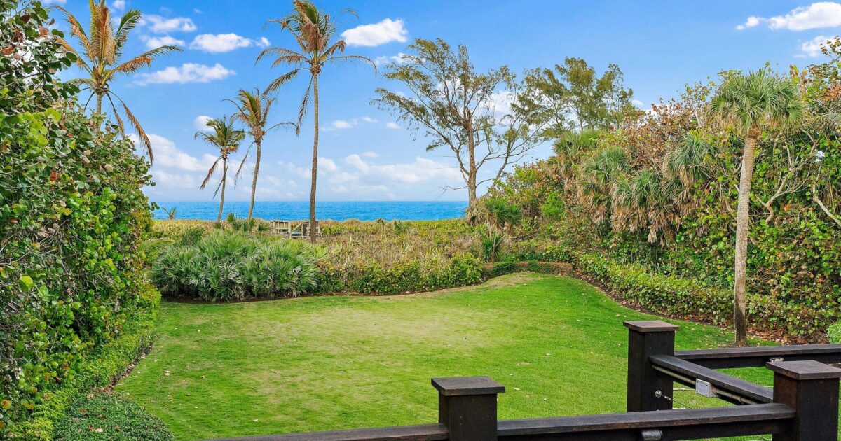 31 N Beach Road, Jupiter Island, FL 33455