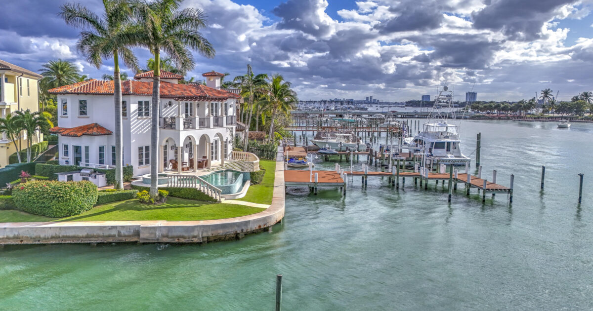 2775 Lake Drive, Singer Island, FL 33404