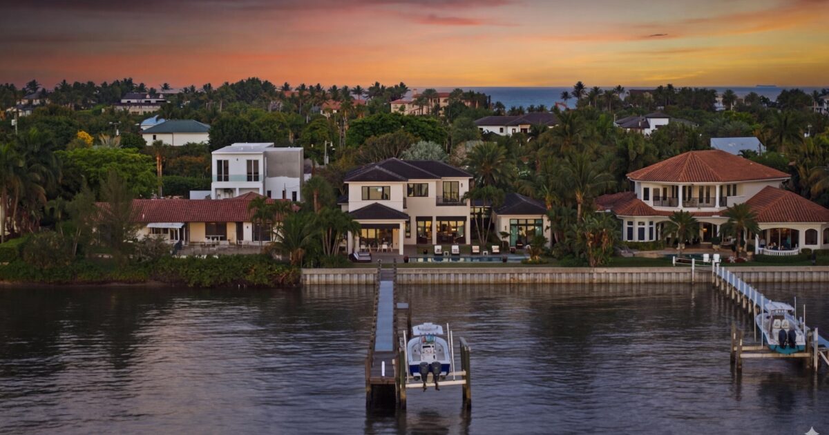 825 W Oyster Lane, Lantana, FL 33462