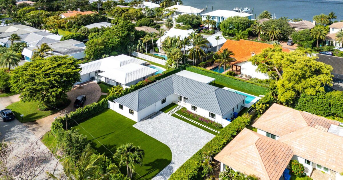 1099 S Atlantic Drive, Lantana, FL 33462