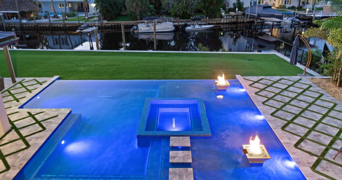 261 Old Jupiter Beach Road, Jupiter, FL 33477