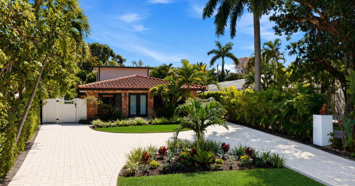 702 S Atlantic Drive, Lantana, FL 33462