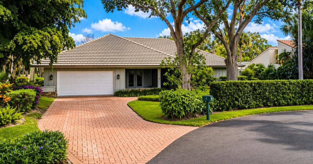 1 Balfour Road E, Palm Beach Gardens, FL 33418