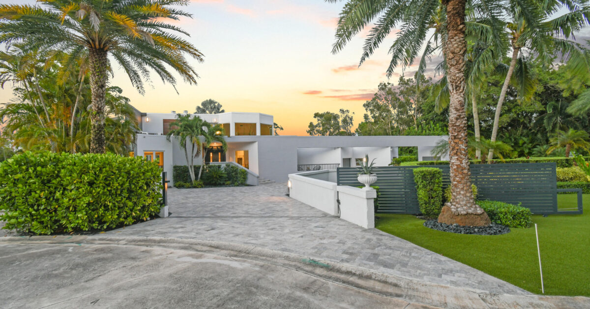 10561 SE Le Parc, Tequesta, FL 33469