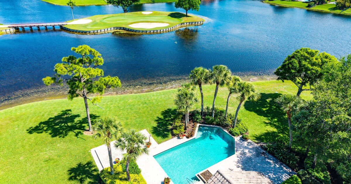 3566 Loire Lane, Palm Beach Gardens, FL 33410