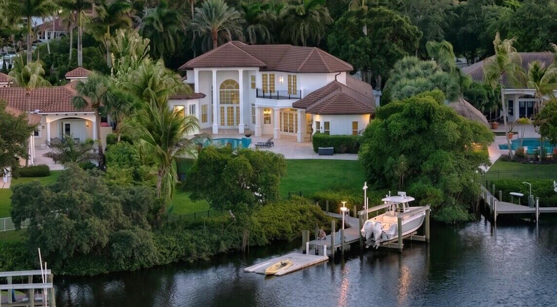 8709 SE Compass Island Way, Jupiter, FL 33458