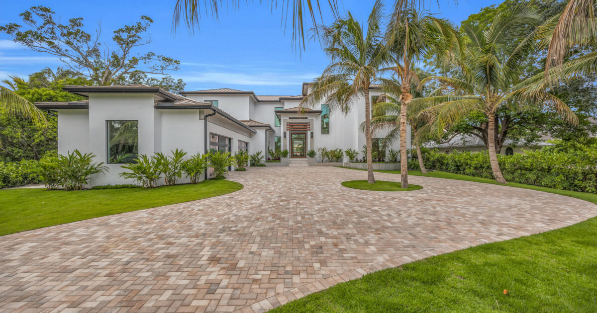 19175 W Riverside Drive, Tequesta, FL 33469