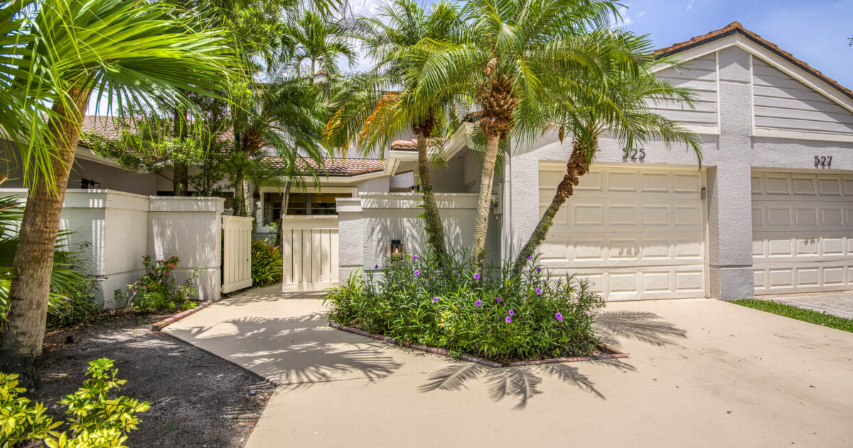 525 Prestwick Circle, Palm Beach Gardens, FL 33418