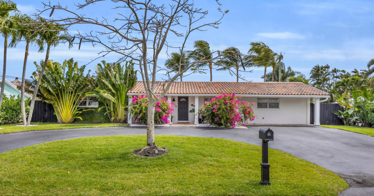 366 ELM Avenue, Tequesta, FL 33469