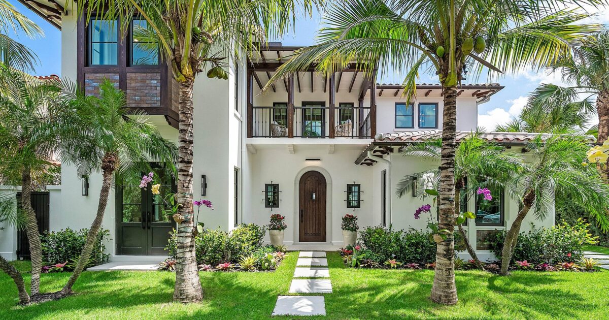230 Pershing Way, West Palm Beach, FL 33401