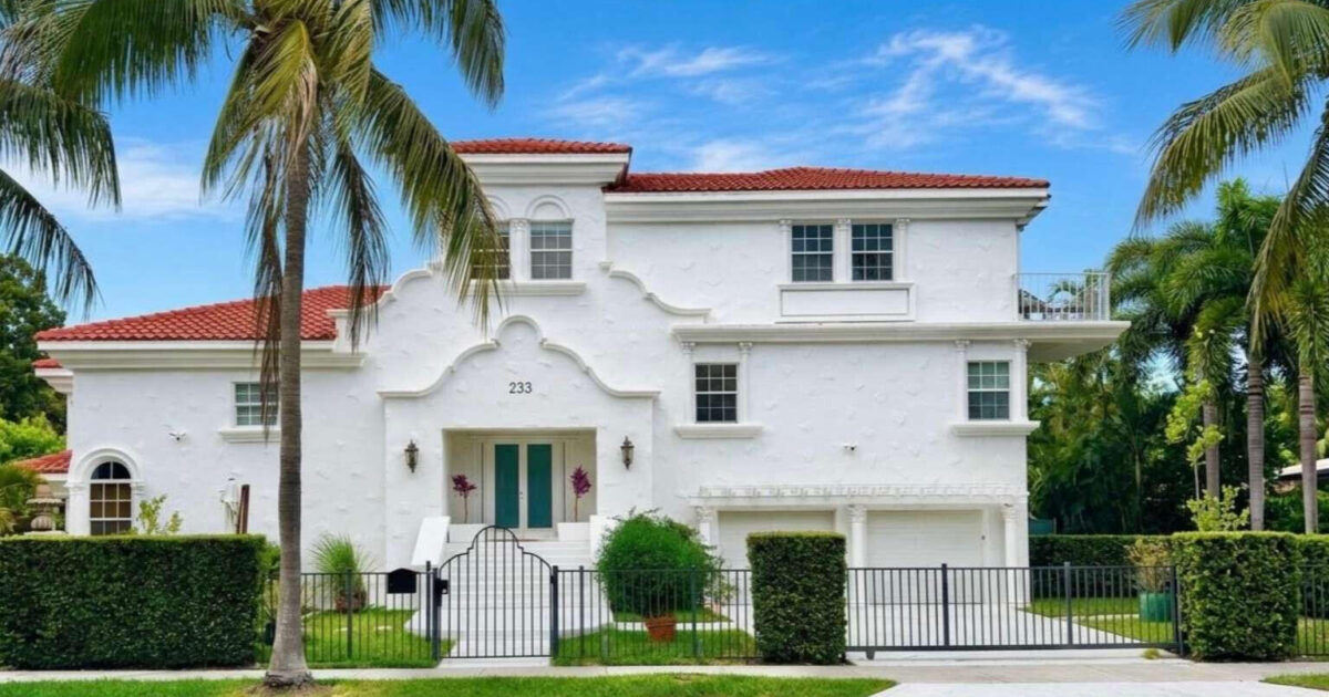 233 Pershing Way, West Palm Beach, FL 33401