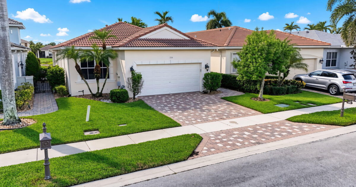 206 ISLE VERDE Way, Palm Beach Gardens, FL 33418