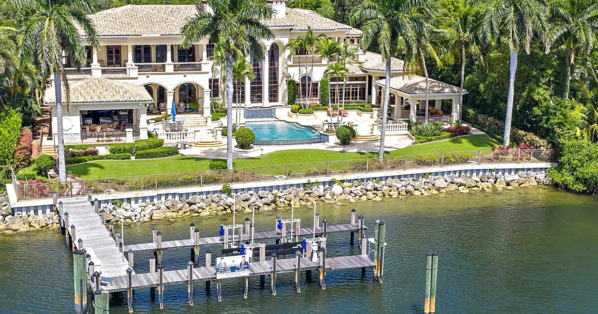 2330 SEVEN OAKS Lane, Palm Beach Gardens, FL 33410