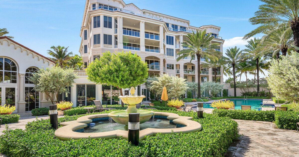 3000 S OCEAN Boulevard 402, Palm Beach, FL 33480