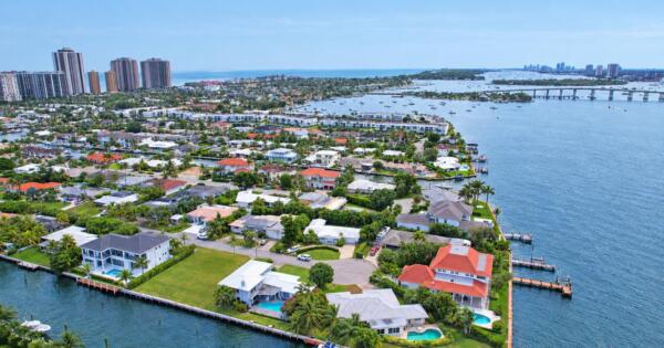 1050 Bimini Lane, Singer Island, FL 33404