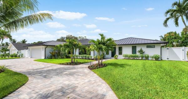 111 FAIRVIEW W, Tequesta, FL 33469