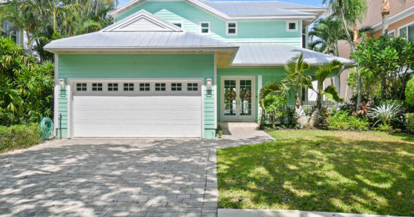 104 Intracoastal Circle, Tequesta, FL 33469